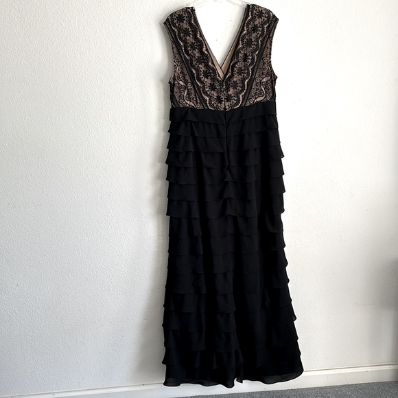 Women’s Adrianna Papell Boutique gown - Picture 2 of 8